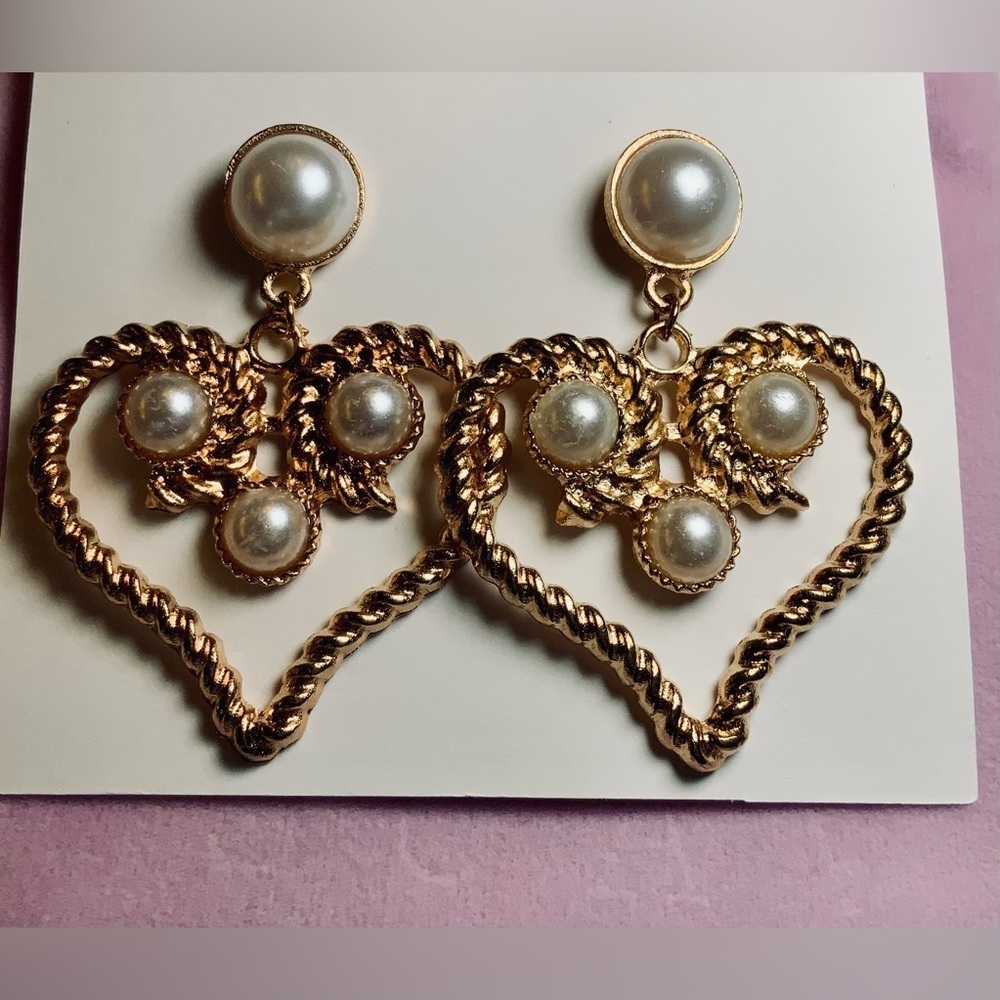 Zara Gold Tone Large Disk Heart Shape Pearl Earrings Heart Shape NWOT - Picture 3 of 4